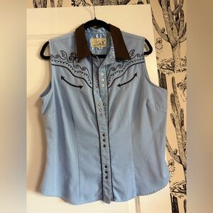 Women’s Pearl snap shirt